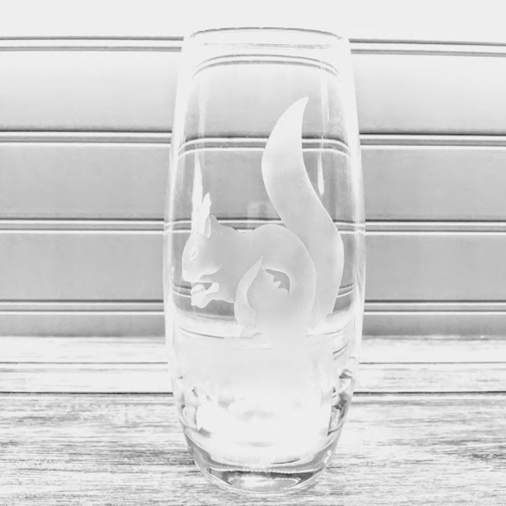 SQUIRREL GLASS VASE*HAND BLOWN W/ETCHED SQUIRREL ON TREE STUMP. - Picture 4 of 5